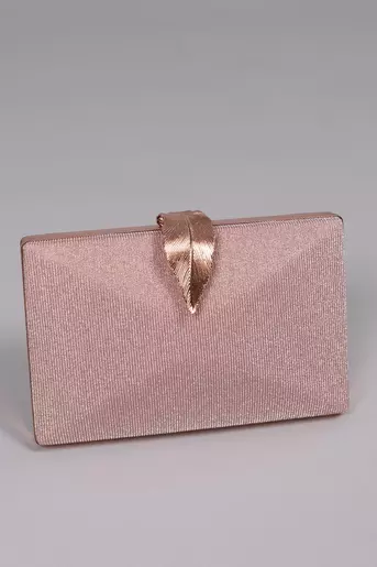 Clutch lucios cu decoratiune frunza roz A10230
