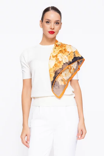 Eșarfă pătrată din vâscoză galbenă EGK1120