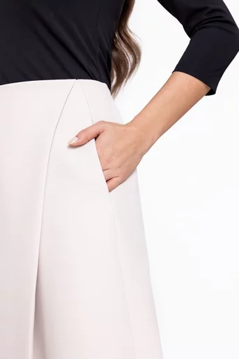 Fustă Caramel evazată cu un pliu crem F3603