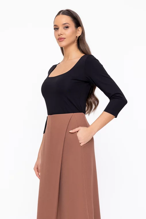 Fustă Caramel evazată cu un pliu maro F3603 thumbnail picture - 