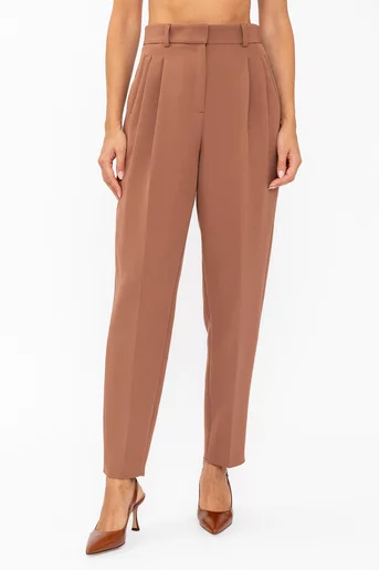 Pantaloni Caramel cu pliuri și refileți camel P2622