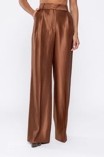 Pantaloni Caramel eleganți din vâscoză cu două pliuri maro P2523