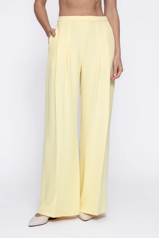 Pantaloni lejeri cu pliuri galbeni PCK60202 thumbnail picture - 