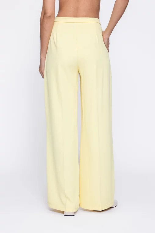 Pantaloni lejeri cu pliuri galbeni PCK60202 thumbnail picture - 