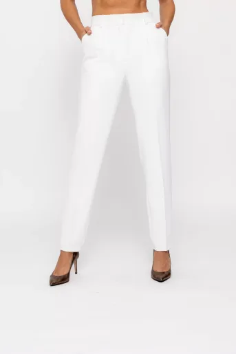 Pantaloni Caramel conic cu un pliu ivory P2512