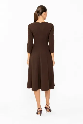 Rochie midi cu nod și clini decorativi maro R8653