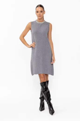 Rochie tricotată cu pietre la decolteu gri RDM60901