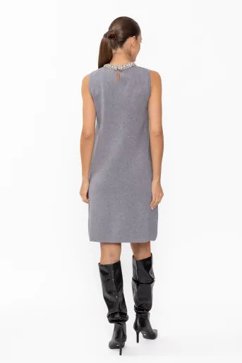 Rochie tricotată cu pietre la decolteu gri RDM60901