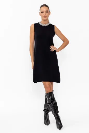Rochie tricotată cu pietre la decolteu neagră RDM60901