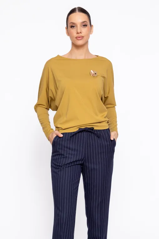 Bluză Caramel cu broșă și mânecă lungă olive B4637 thumbnail picture - 