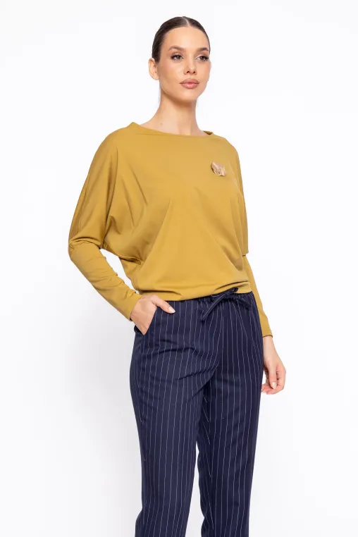 Bluză Caramel cu broșă și mânecă lungă olive B4637 thumbnail picture - 