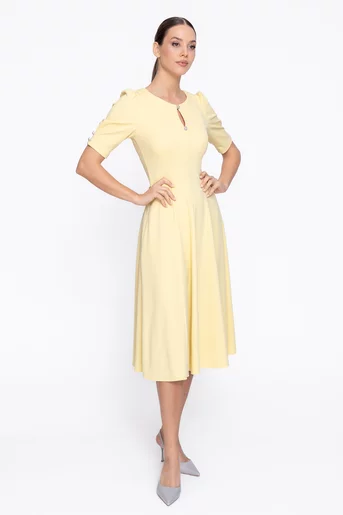 Rochie Caramel elegantă in clini cu nasturi decorativi galbenă R8608