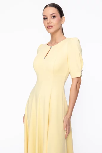 Rochie Caramel elegantă in clini cu nasturi decorativi galbenă R8608