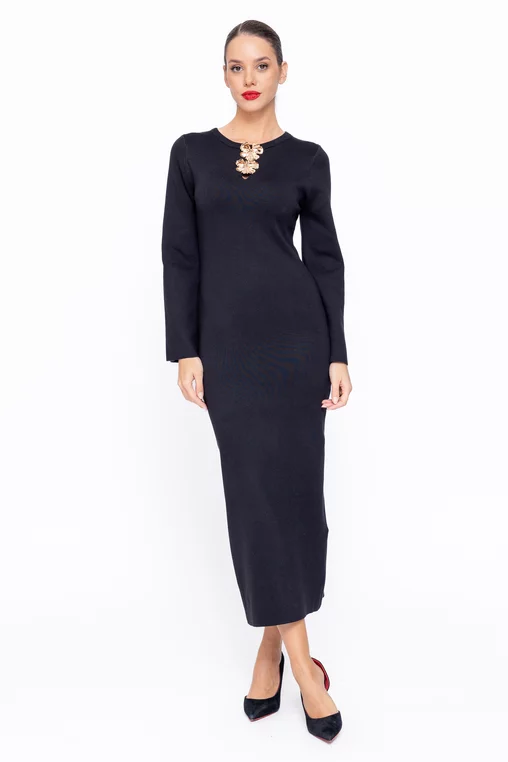 Rochie maxi tricotată  neagră cu accesoriu metalic REF1007 thumbnail picture - 
