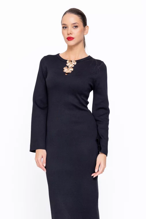 Rochie maxi tricotată  neagră cu accesoriu metalic REF1007 thumbnail picture - 
