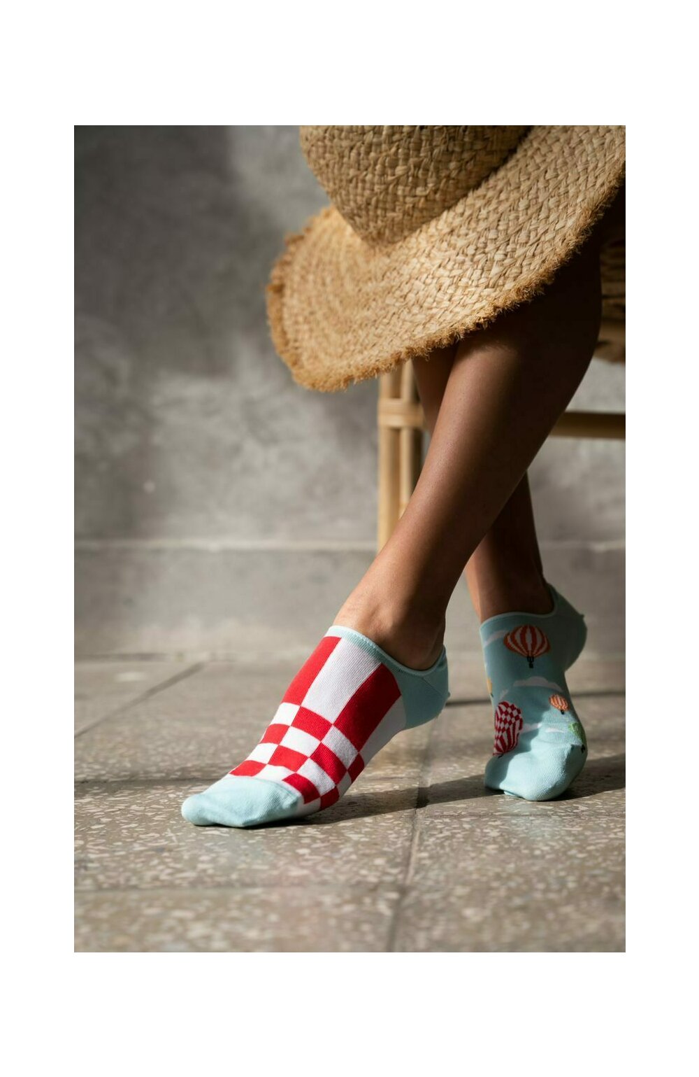 Talpici dama – Sosete dama – din bumbac, cu model asimetric – Happy socks – More S005-009 Balloons asimetric imagine noua 2022