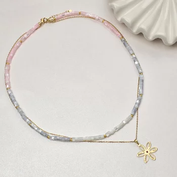 A Sziromtitok Nyaklánc Rubinkővel –  Rózsaszín, Szürke és Fehér Bambuszgyöngy Golyókkal – 18K Sárga Aranyozott 925 Sterling Ezüst