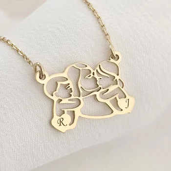 Anya Szívében Nyaklánc - Anya és Gyermekei Kezdőbetűkkel - 18K Sárga Aranyozott 925 Sterling Ezüst - Körkapocs