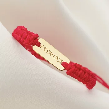 Baba Karkötő -  18K Sárga Aranyozott 925 Sterling Ezüst Név Lemez  -  Piros Makramé Zsinór
