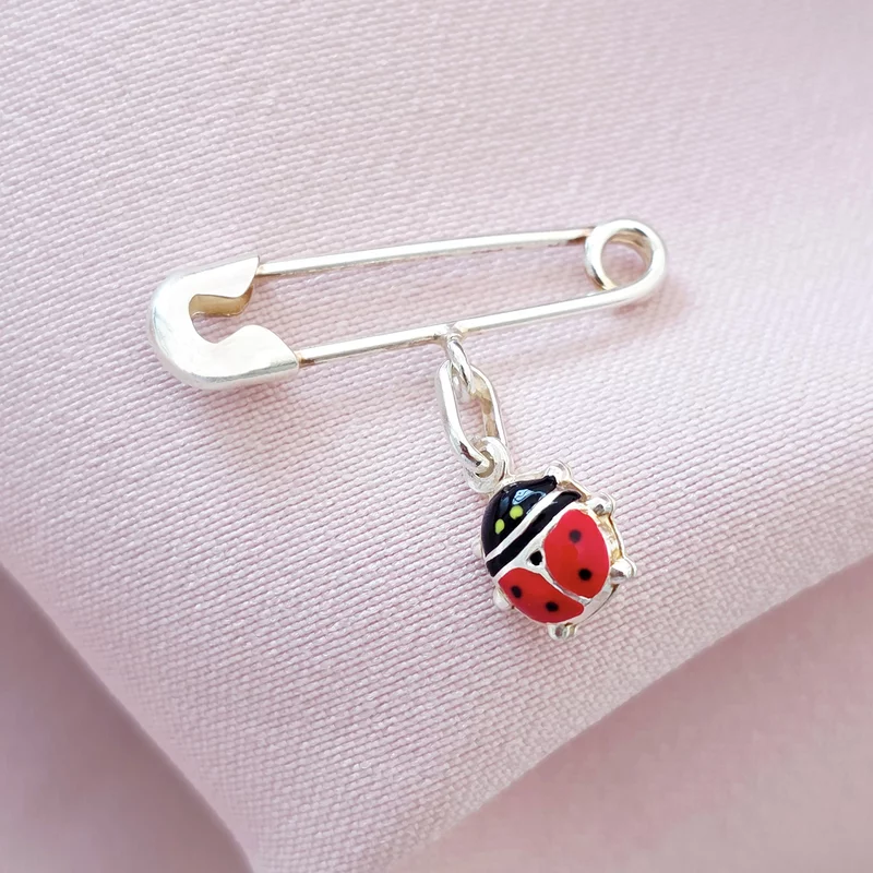 Biztostű Bross – Katicabogár Charm –  925 Sterling Ezüst