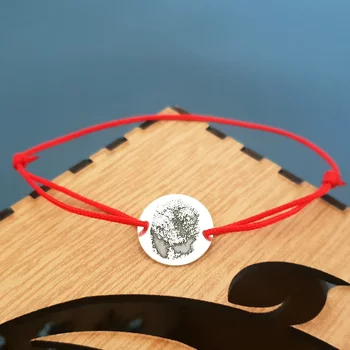 Érme karkötő ujjlenyomattal - Ezüst 925, piros zsinór