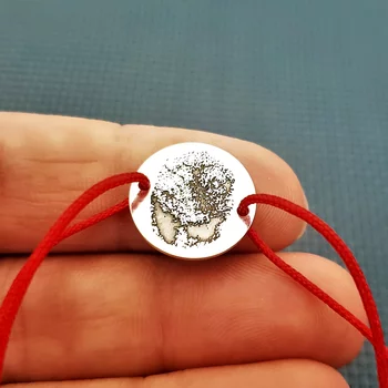 Érme karkötő ujjlenyomattal - Ezüst 925, piros zsinór