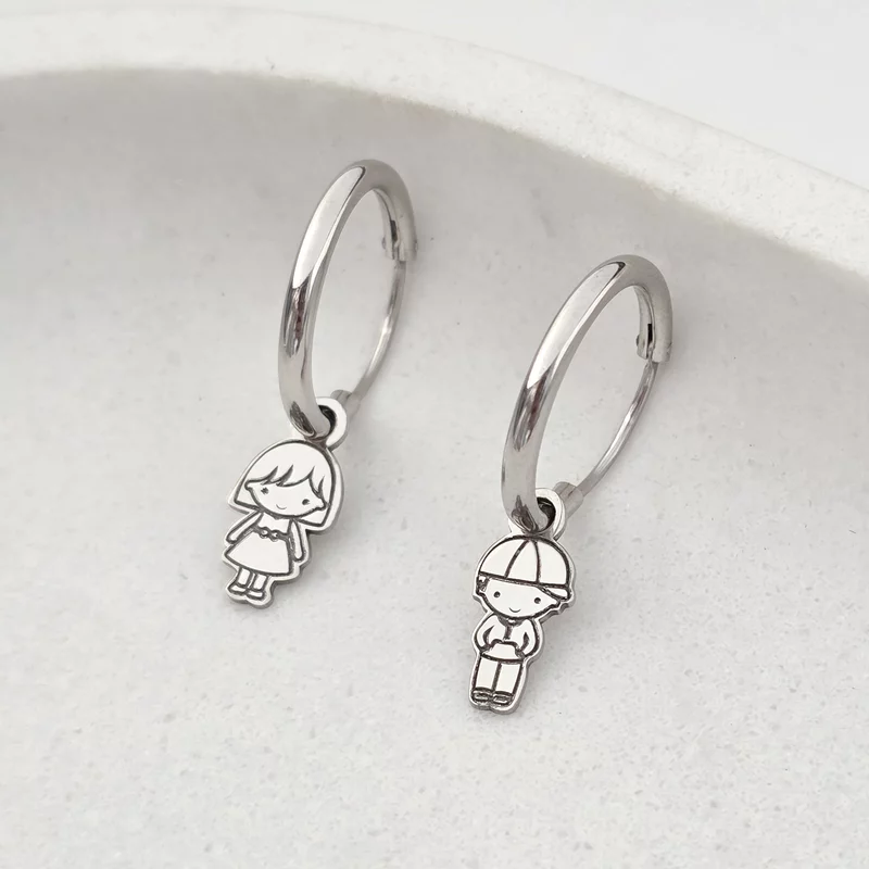 Ezüst Hoops Fülbevaló Szimbólumokkal