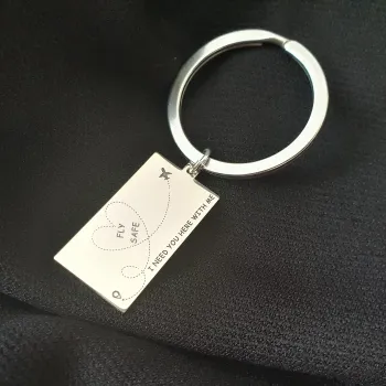 Kulcstartó, gravírozott utazási szimbólummal és szöveggel - Ezüst 925