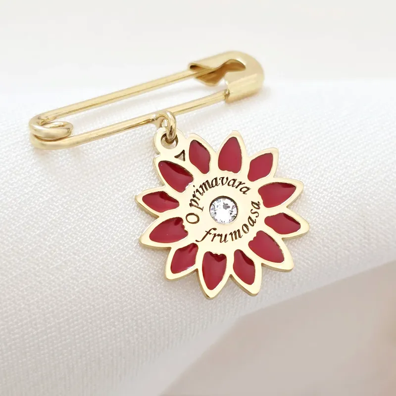 Biztostű Bross – Tavasz Virága – 18K Sárga Aranyozott 925 Sterling Ezüst, piros zománccal és Swarovski kristállyal