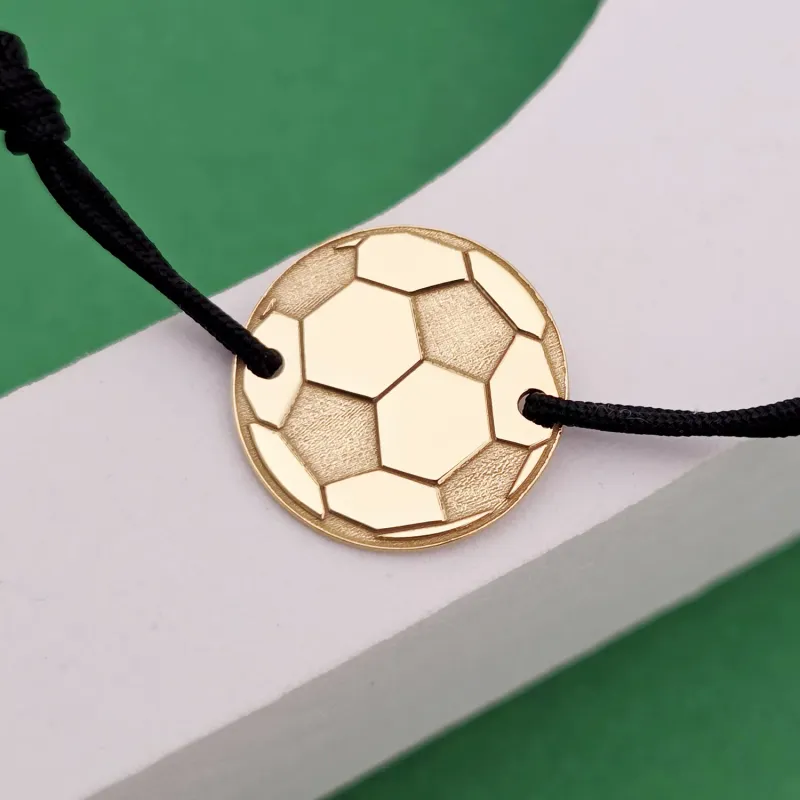 Labdarúgó Karkötő - 925 Sterling Ezüst 18K Sárga Aranyozott Foci Labda - Állítható Méretű Zsinór