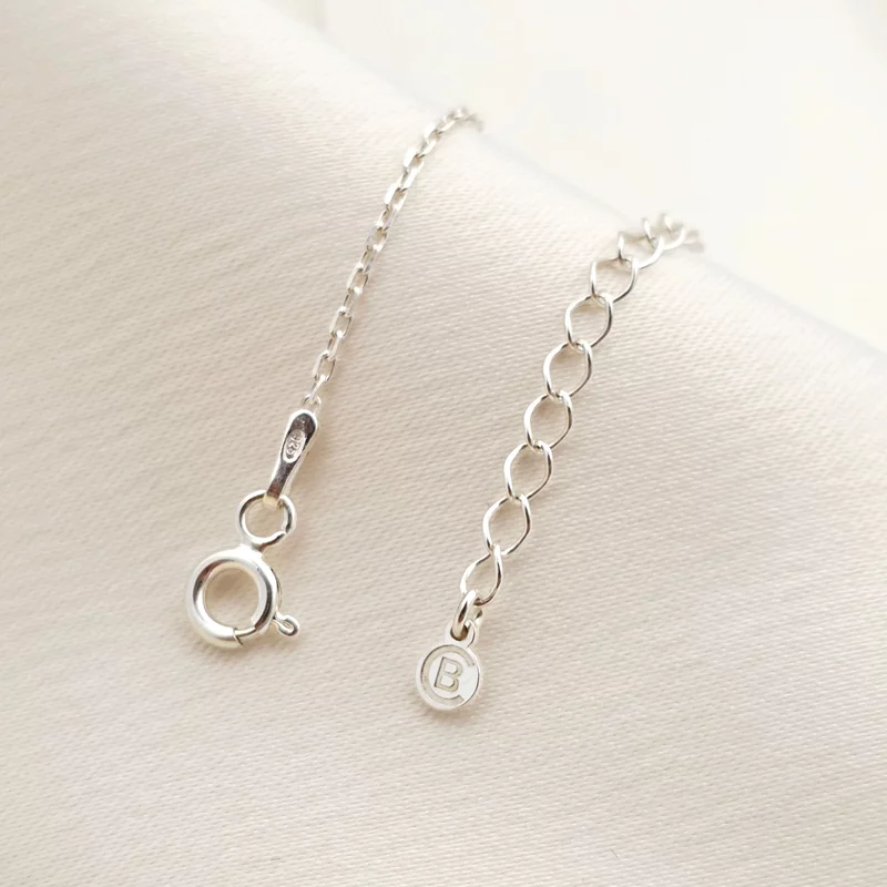 Bratara banut personalizata - decupaj nume, simbol bataiat inimii cu picioruse si data - Banut de 15 mm cu lantisor - Argint 925 picture - 3