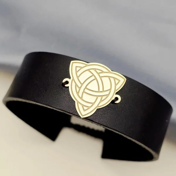 Bratara Barbateasca cu Simbol Celtic - Triquetra – Medalion Argint 925 Placat cu Aur 18K pe Piele Naturala