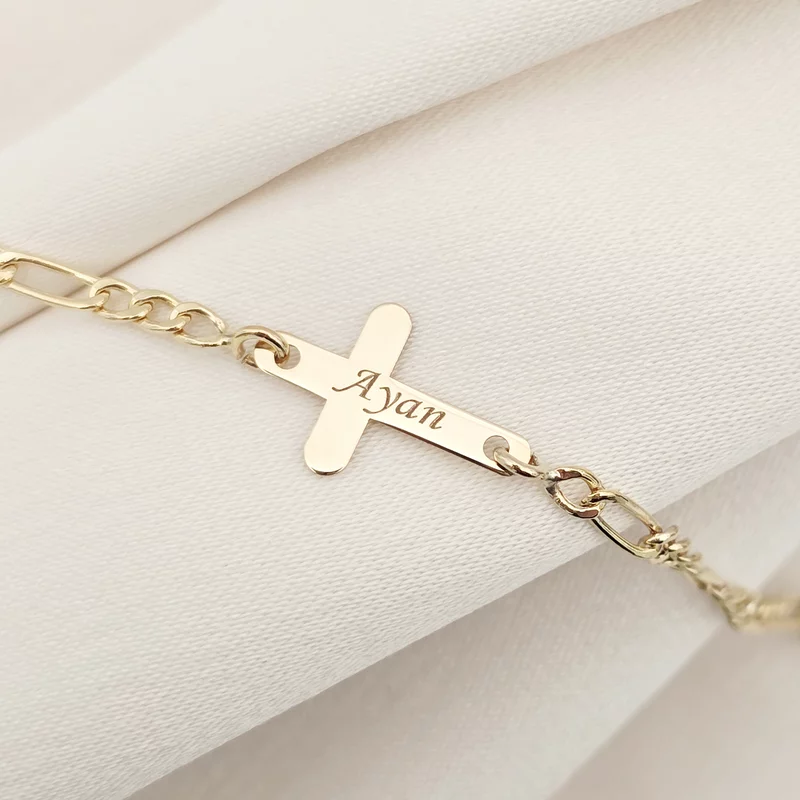 Bratara Cruciulita de 15 mm - Nume gravat - Aur Galben 9K - Cu lantisor fata/baiat