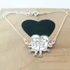 Bratara personalizata - Model decupat - 2 fete/surori/prietene imbratisate - Argint 925 - lantisor