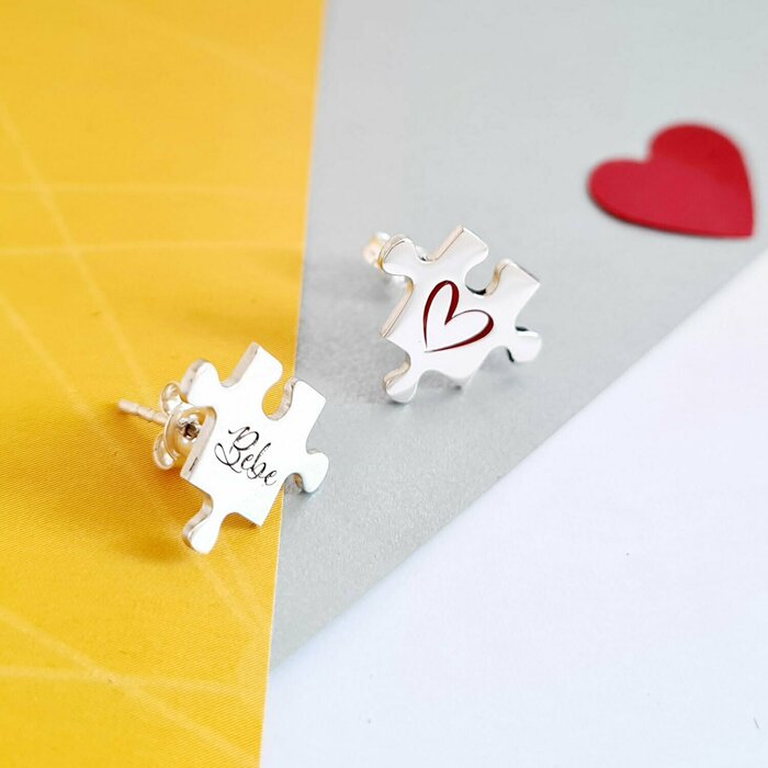 Cercei personalizati – Piesa de puzzle gravata/decorata cu email colorat – Argint 925 – inchizatoare surub 925