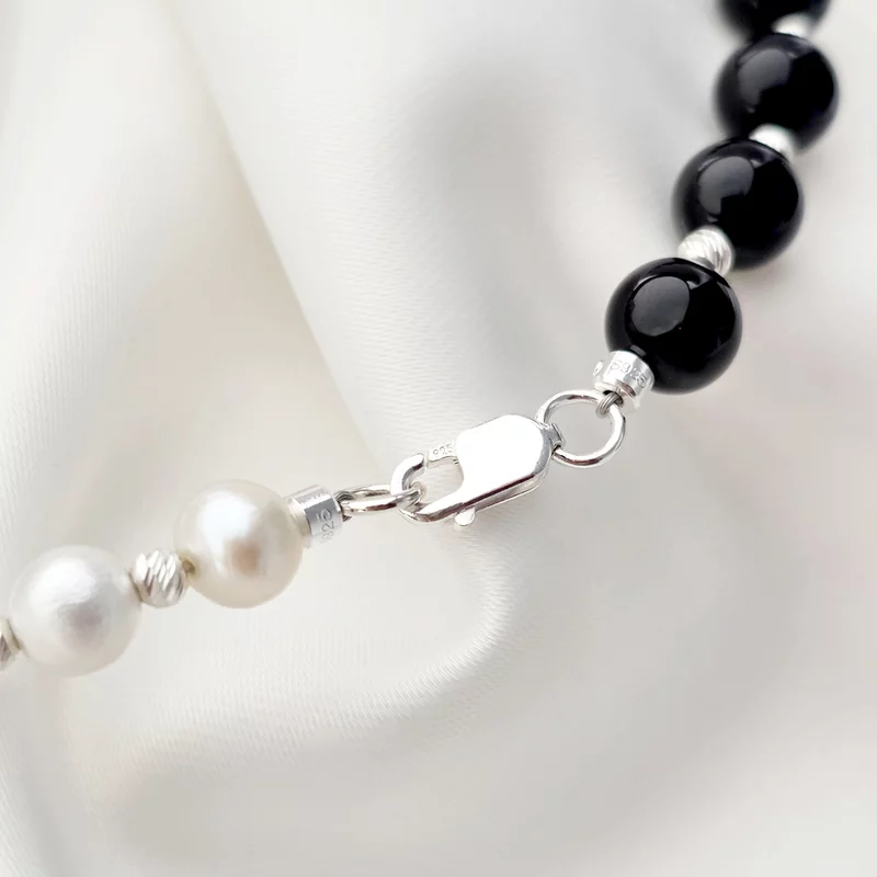 Colier cu Perle & Onix - Pandantiv Yin Yang - Model echilibrat cu perle albe, bilute si pietre onix - Argint 925 picture - 4