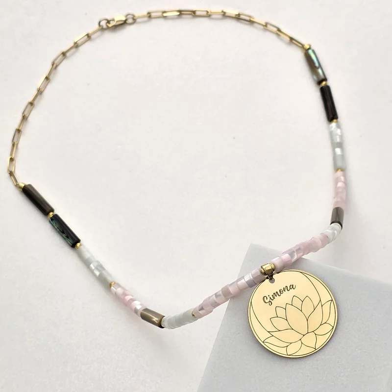 Colier Lotus - Personalizat cu Nume - Pietre colorate  Roz & Albe & Tubulare metalizate - Argint 925 placat cu Aur 18K picture - 2