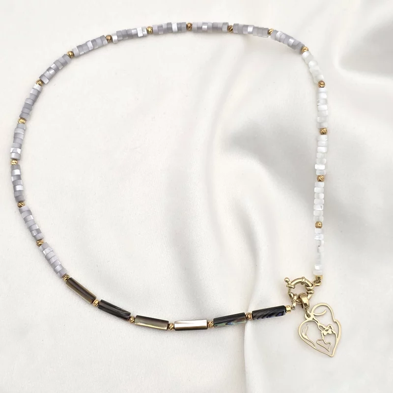 Colier Noua Familie - Inima cu Mama, Tata si Fetita cu Fundita & Sirag de Pietre sidef colorate & abalone- Argint 925 placat cu Aur Galben 18K picture - 2