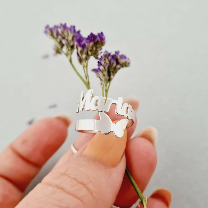 Inel personalizat cu nume decupat si simbol fluture – Argint 925 (toate)