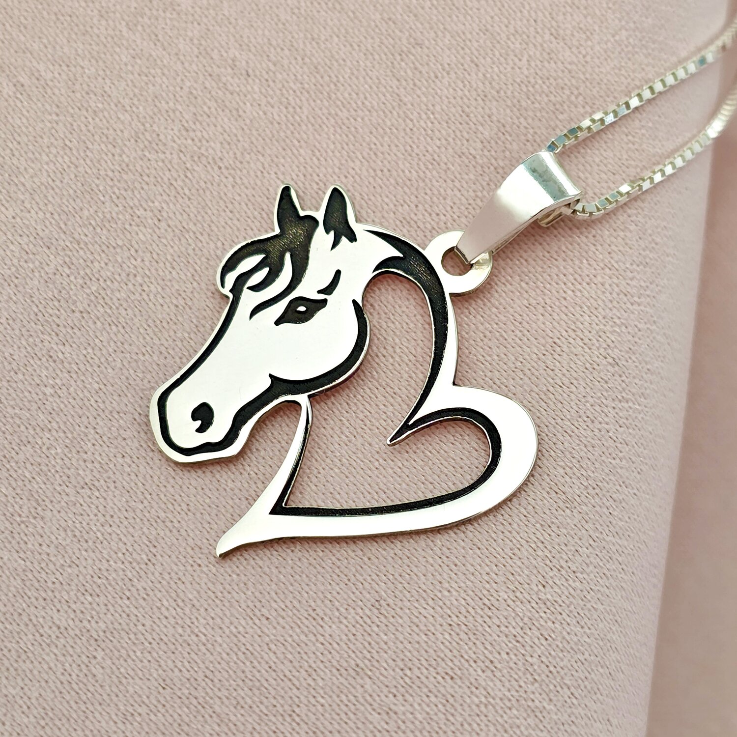 Lantisor cu pandantiv cal si inima - Argint 925