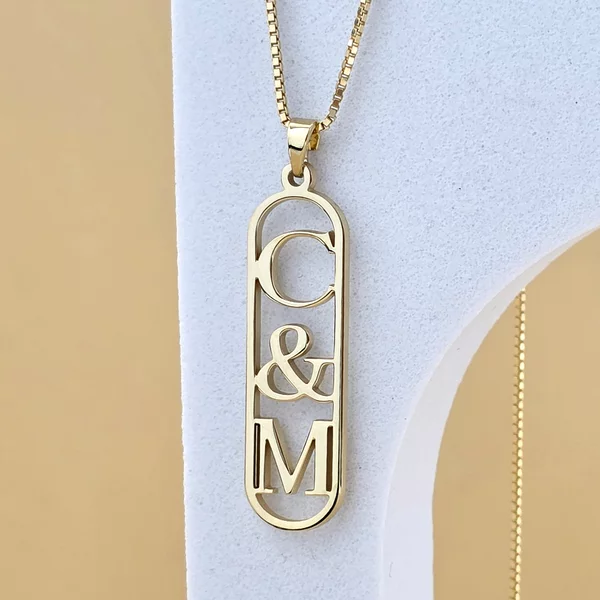 Lantisor cu pandantiv - placuta personalizata cu initiale decupate in interior - Argint 925 placat cu Aur Galben 18K