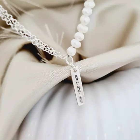 Lantisor cu Perle - Îmbinare armonioasă - Model combinat cu perle, lantisor si pandantiv placuta - Argint 925