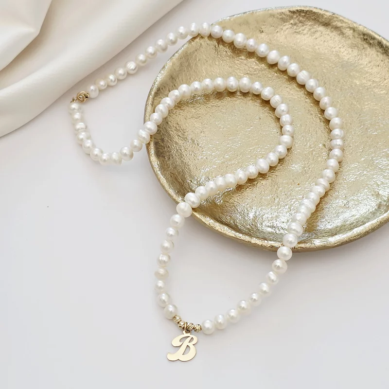 Lantisor cu Perle - Initiala eleganta - Model sirag de perle si 4 bilute - Aur Galben 14K picture - 3