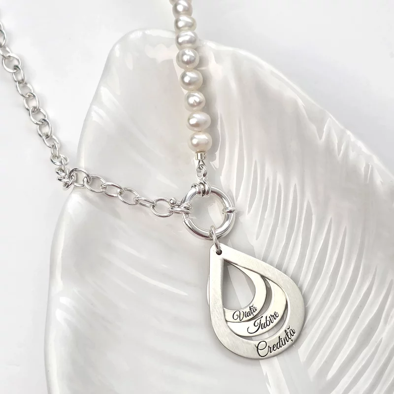 Lantisor cu Perle - trei picaturi suprapuse  - text personalizat -  Model sirag de perle stick albe si lantisor - Argint 925 matuit picture - 2