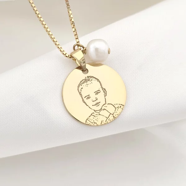 Lantisor cu picatura de Perla si fotogravura - Eleganta capturata - Argint 925 placat cu Aur Galben 18K