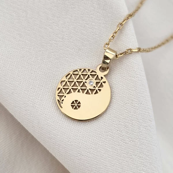 Lantisor Fior al Echilibrului - Model Yin&Yang cu Diamant natural - Argint 925 placat cu Aur Galben 18K