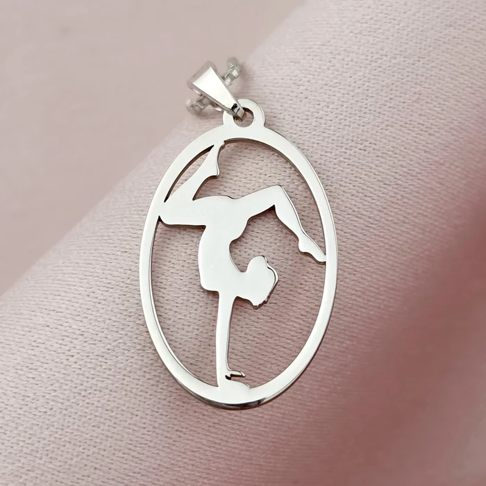 Lantisor Gimnasta gratioasa - Model oval decupat - Argint 925