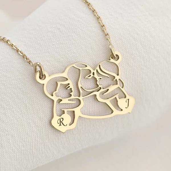Lantisor In inima mamei - Pandantiv Mama&copii si inimi cu initiale - Argint 925 placat cu Aur Galben 18K