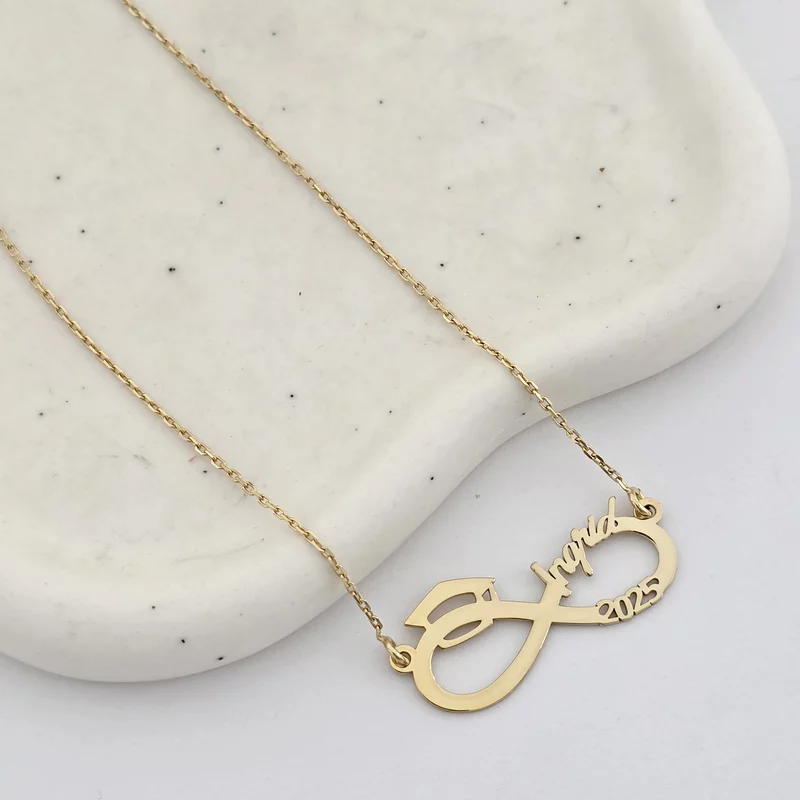 Lantisor personalizat - Medalion Infinit cu Nume Decupat și Toca – Simbol al Absolvirii - Argint 925 placat cu Aur Galben 18K picture - 3