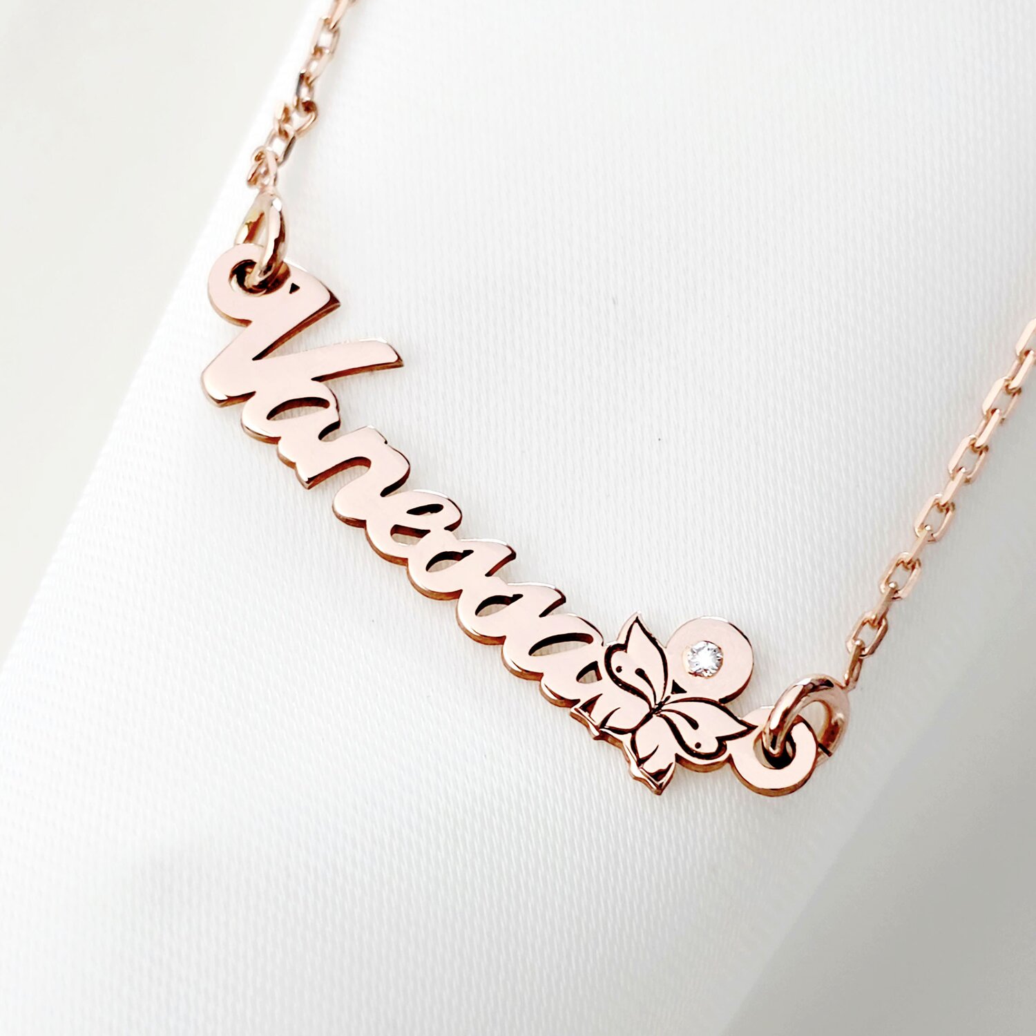 Lantisor personalizat cu Nume, simbol fluture si Diamant natural - Argint 925 placat cu Aur Roz 18K